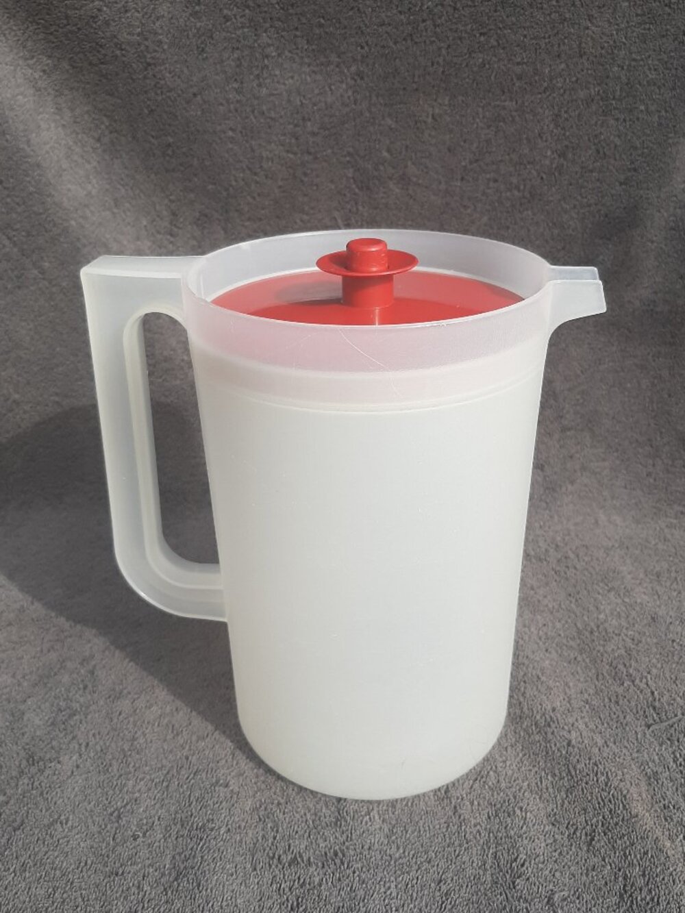 Tupperware 2 Quart Pitcher Jug, Push Button Red Lid